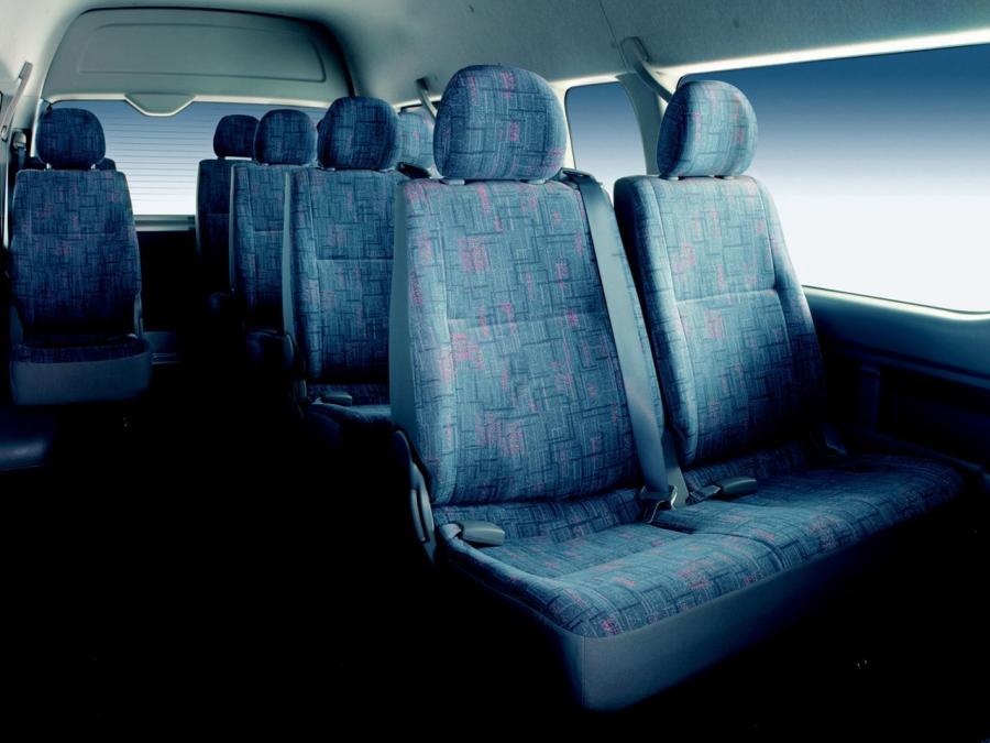  Toyota Hiace Combi High Roof 2004 года  (фото 3 из 10)